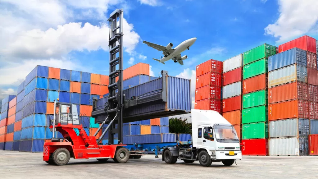 Freight Forwarder & NVOCC: Who They Are & How Are They Different From Each Other?